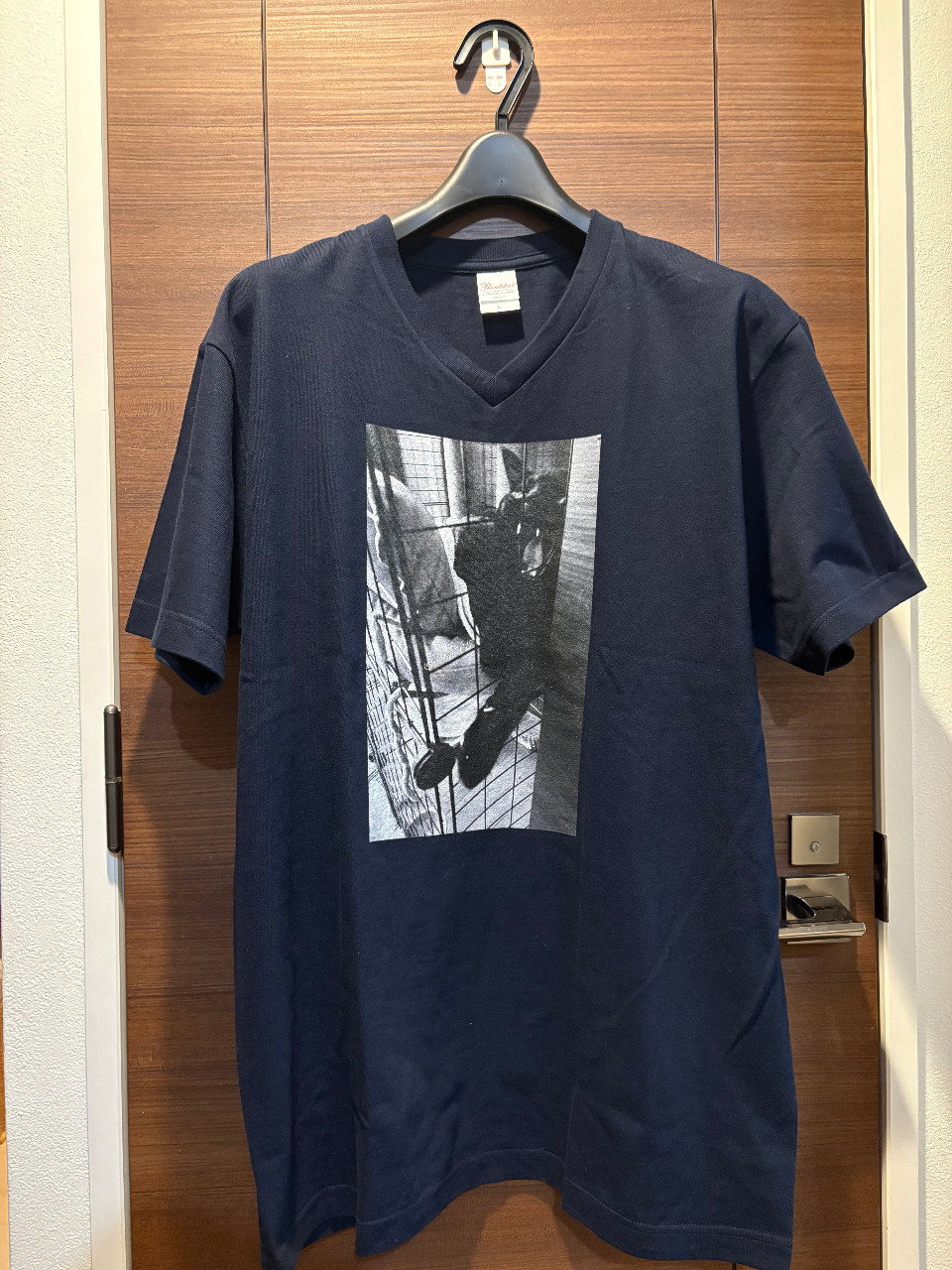 黒猫ＶネックＴシャツネイビー（L）
