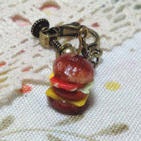 ミニチュアフードピアス・イヤリング：片耳用 ハンバーガーのイヤリング / こどー