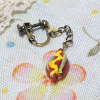 ミニチュアフードピアス・イヤリング：片耳用 ホットドッグのイヤリング / こどー