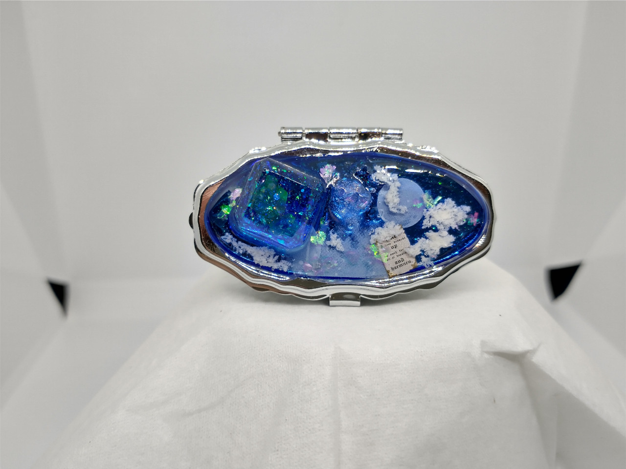 ピルケース(月と宝石)