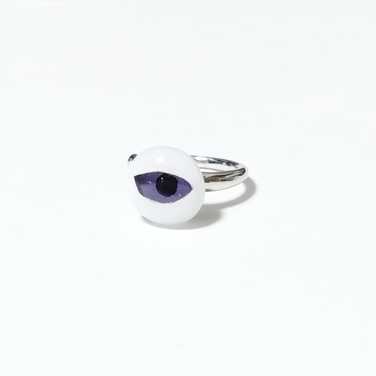 瞳のイヤーカフ(白×紫)